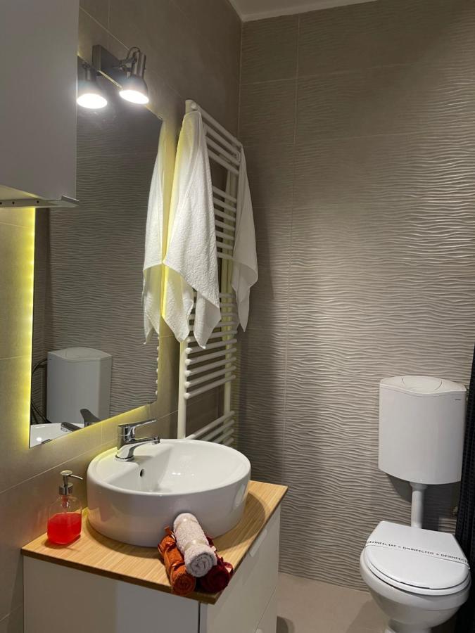 Gold Luxury Apartment Close To Presidential Palace Bucureşti Exterior foto